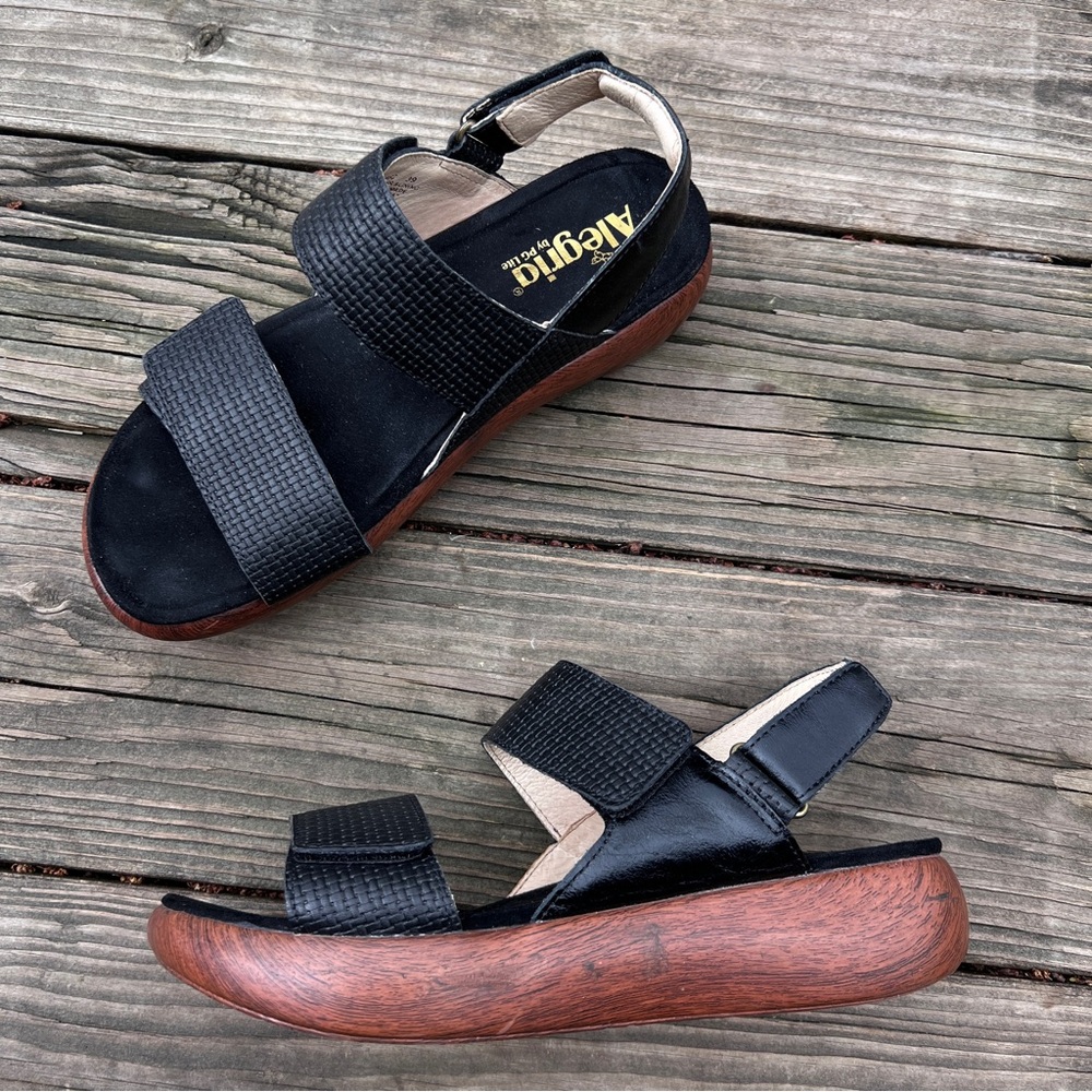 Alegria Bailee Woven Noir Faux Wood Platform Sandals - Picture 2 of 7